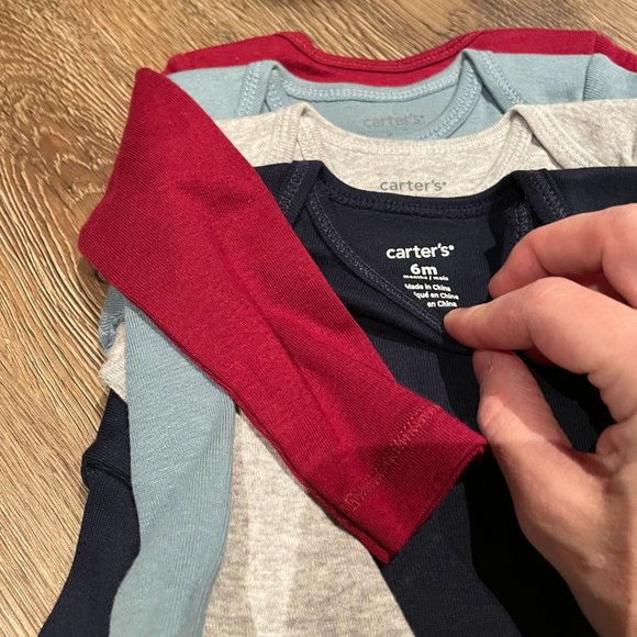 Carter's Bundle of four long-sleeved body suits and sweater 6 months - Picture 4 of 4